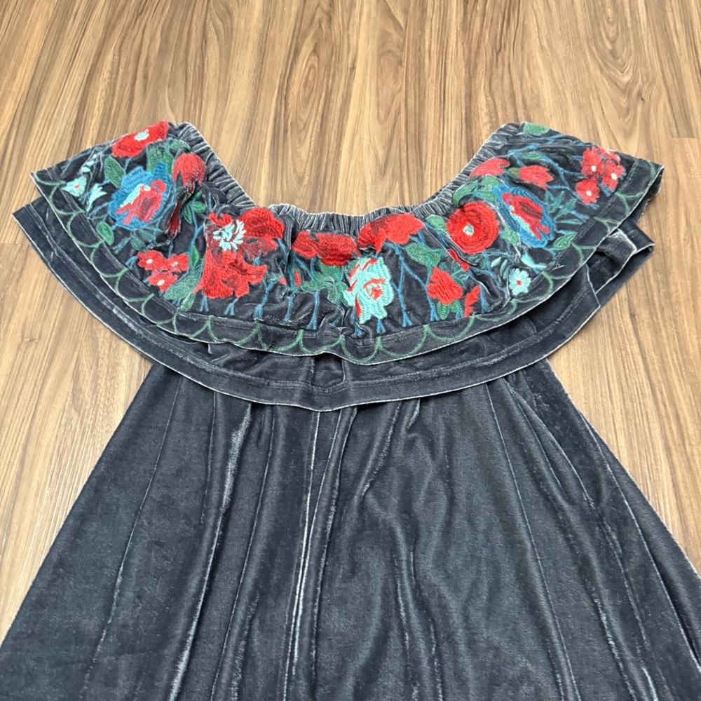Umgee USA women sz XL Off Shoulder Velvet Dress Embroidered Detail - Picture 8 of 10